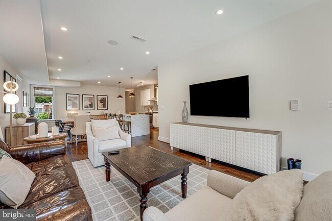 Foto del edificio - 417 Randolph St NW