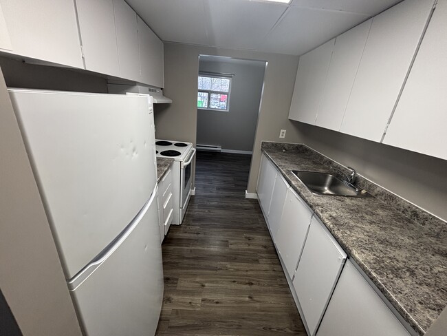 Building Photo - 457 Albert St