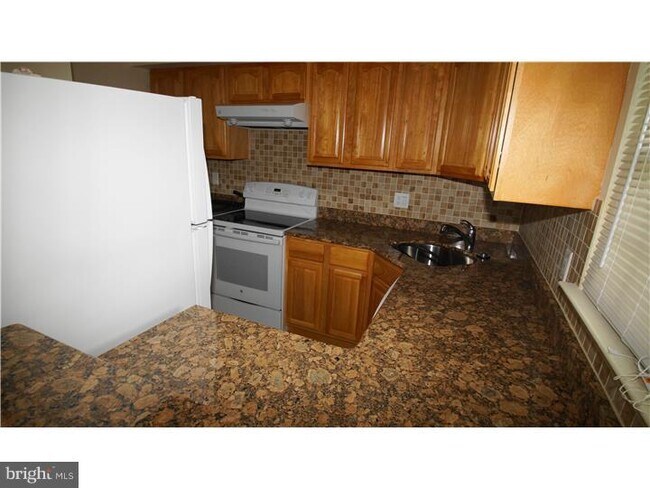 Building Photo - 1701 Bennett Pl