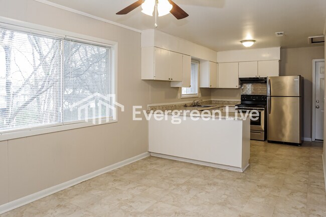 Foto del edificio - 2620 Rockwell Rd NW