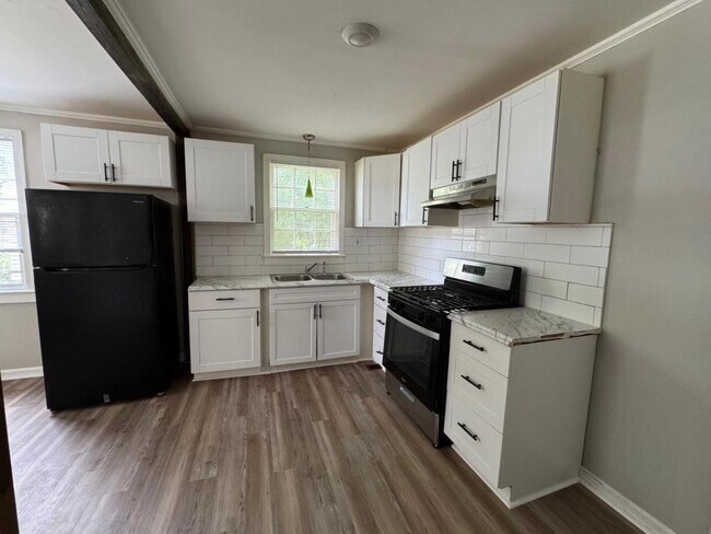 Foto del edificio - 1330 Macon Ave