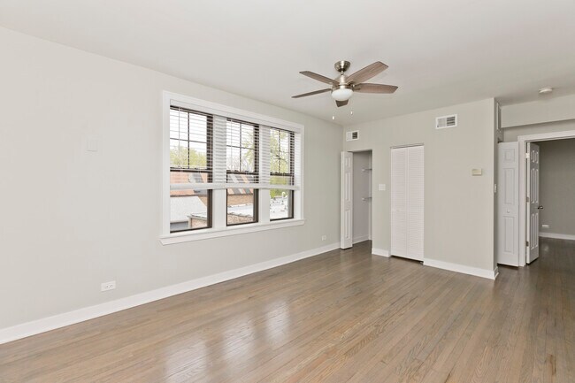 Foto del edificio - 3620 N Marshfield Ave