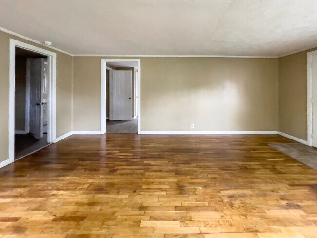 Building Photo - Hardwood Floors