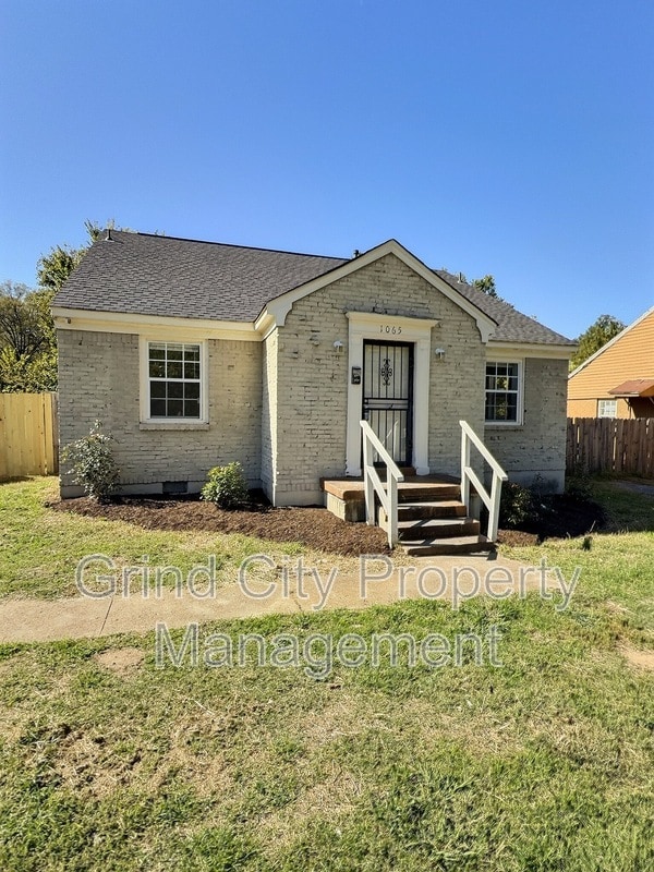 Building Photo - 1065 N Holmes St