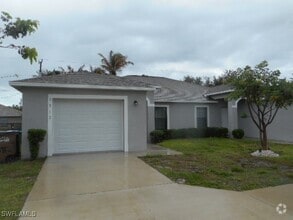 Building Photo - 3912 SW 15th Pl