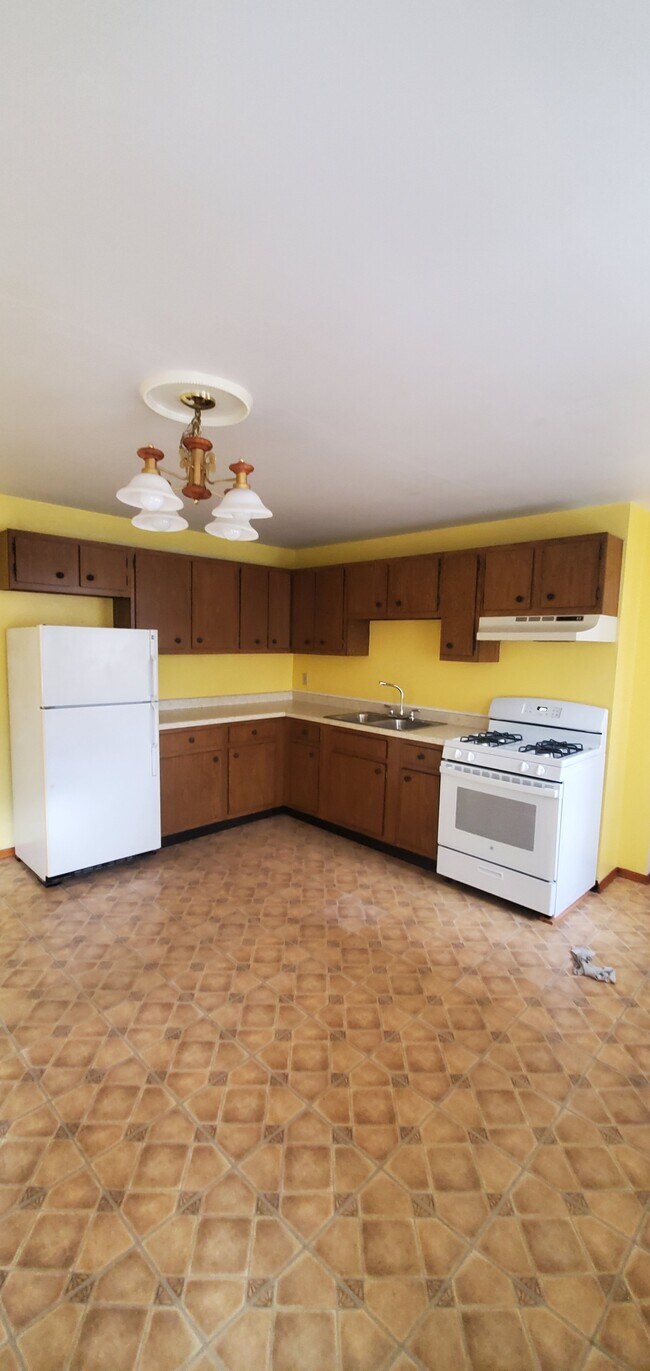 EatIn Kitchen - 15 S 14th St