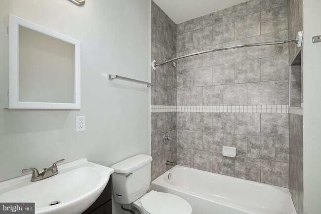 Foto del edificio - 2408 W Thompson St