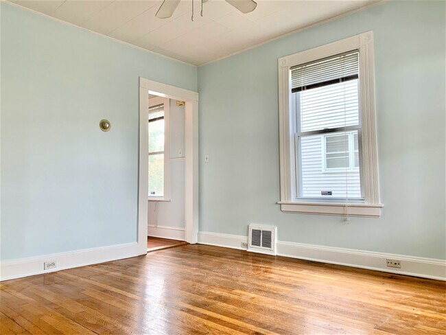 Foto del edificio - 25 Harborview Ave. 1st floor