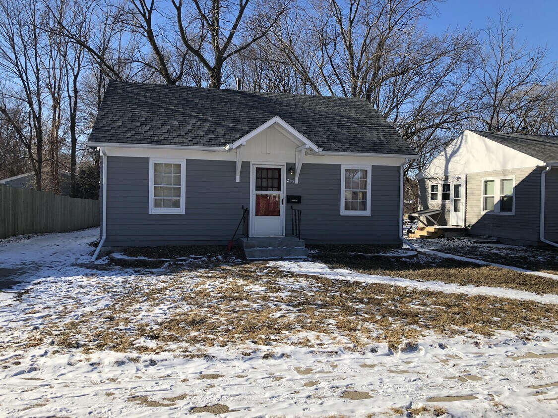 Primary Photo - 219 S Pine St