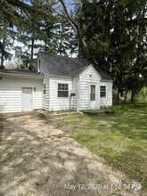 Building Photo - 717 Maplehill Ave