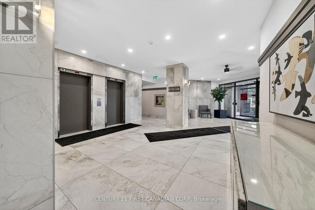 Building Photo - 600 Talbot St