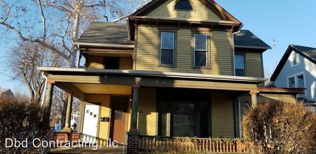 Building Photo - 801 Columbia Ave
