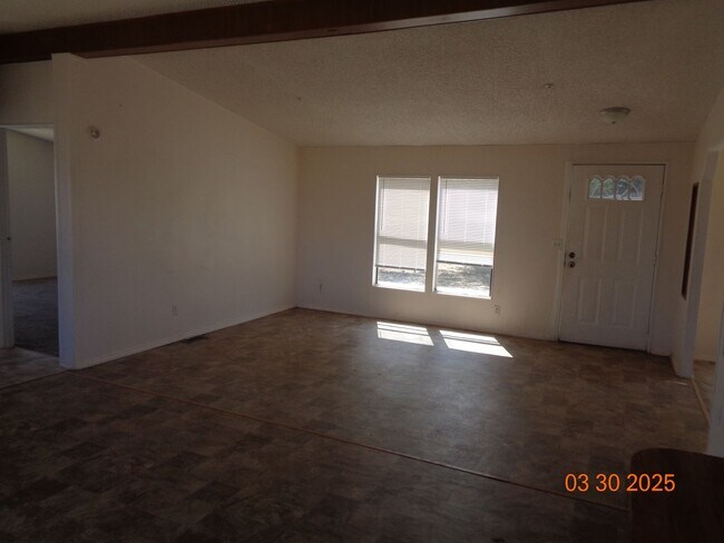 Foto del edificio - Country Living 3 bedroom 2 bathroom offering 1344 sq. ft.