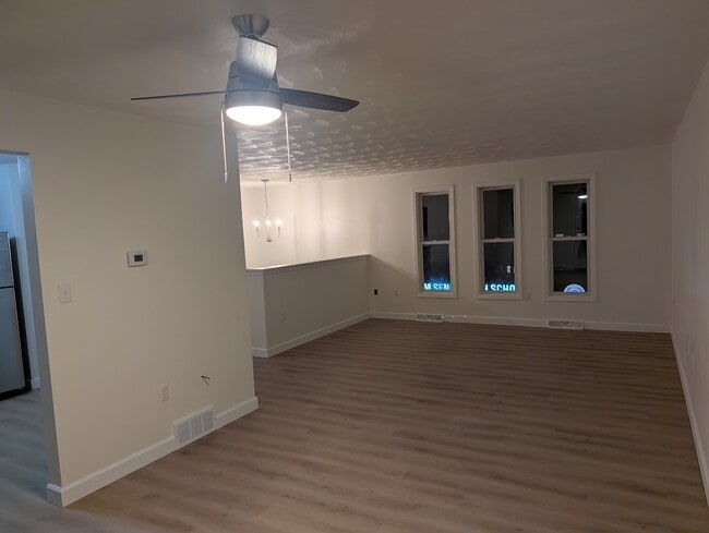 Building Photo - 1091 Elicker Rd