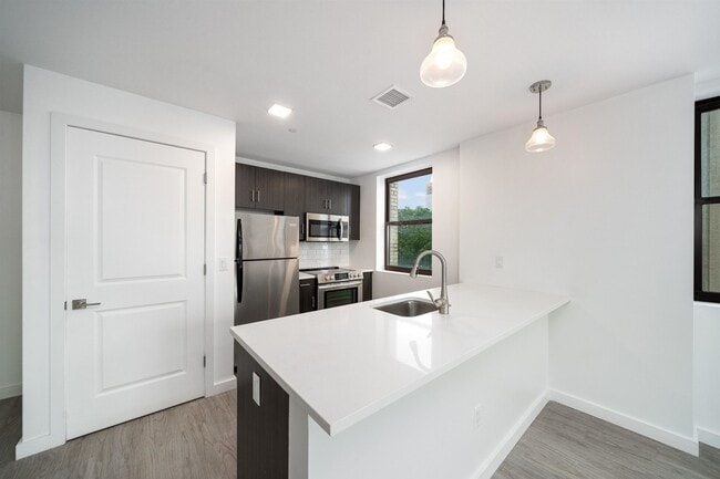 Foto del edificio - 201 Cornelison Ave