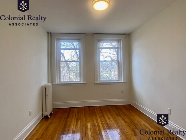 Building Photo - 8 Camelot Ct