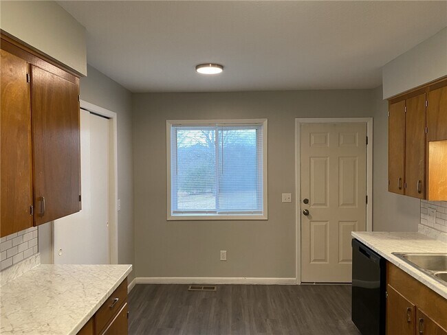 Foto del edificio - 14901 Dutchmans Dr