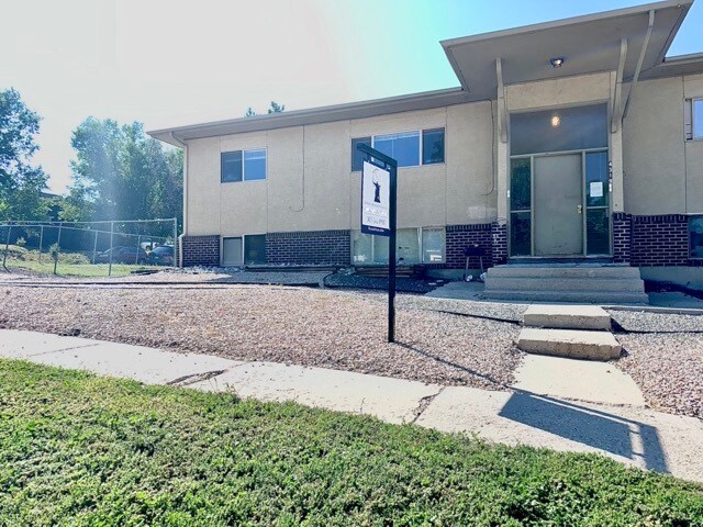 Building Photo - 4319 Dewey Dr