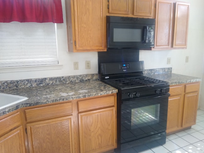 Building Photo - 415 Valley Mills Dr