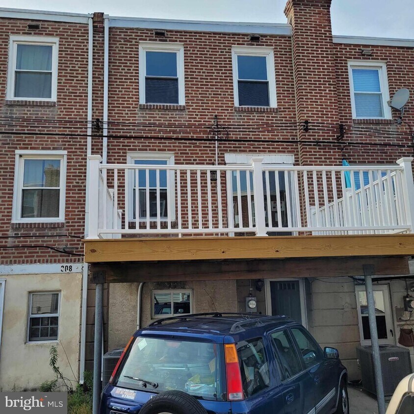 Primary Photo - 306 Pine St