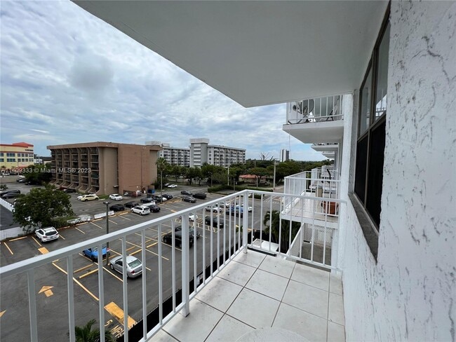 Building Photo - 920 NE 169th St