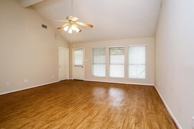 Foto del edificio - 18714 Timber Spring Dr