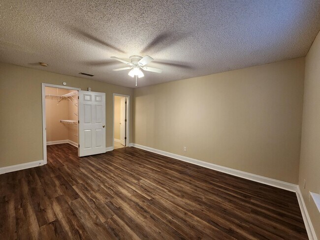 Foto del edificio - 2719 Mclain Ln