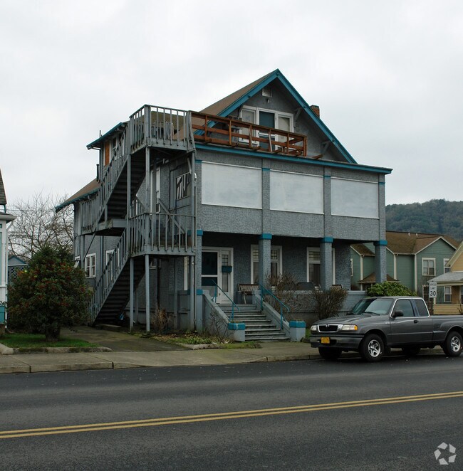605 SE Mosher, Roseburg, OR 97470 Apartments Roseburg, OR