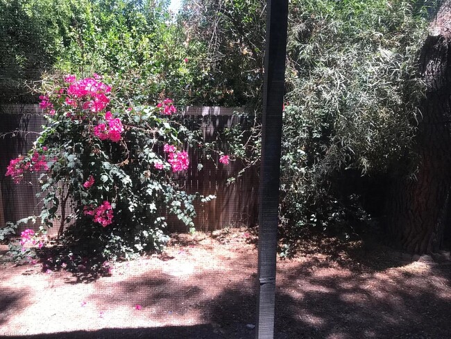 Building Photo - 2 br, 1 bath Townhome - 914 W Glendale Ave