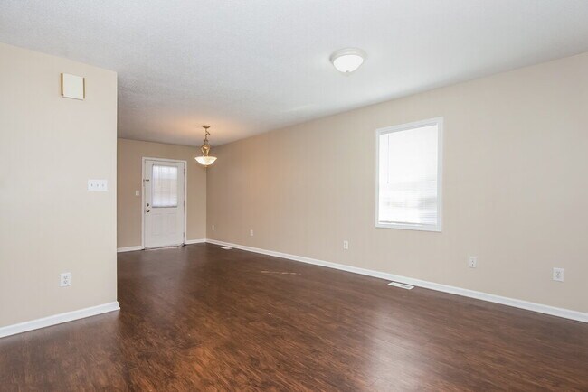 Building Photo - 103 Doree Ln