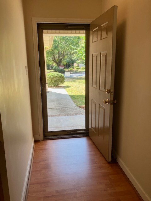 Entrada principal desde el interior - 1101 Pine Run Dr