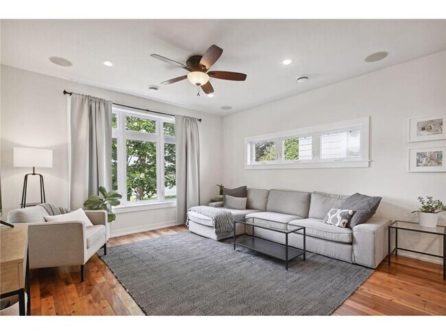 Foto del edificio - 1086 11th Ave SE