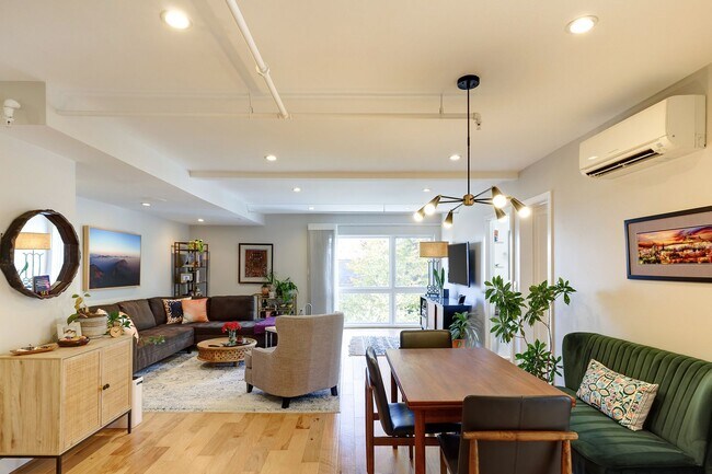 Foto del edificio - Live "La Belle Vie"! Your Spacious 2BR, 929 sf Retreat in Columbia Heights is a First-time Rental!