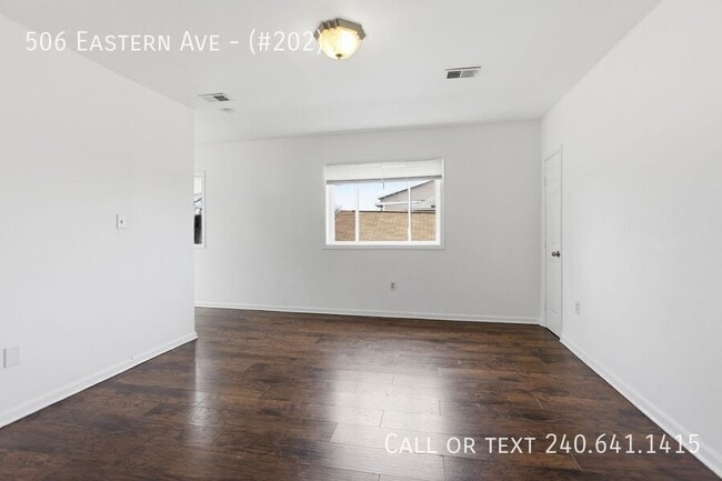 Foto del edificio - 506 Eastern Ave NE