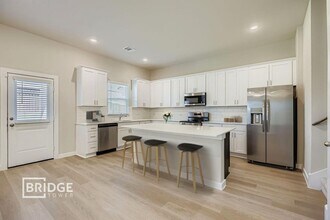 Building Photo - 908 Isabel Dr