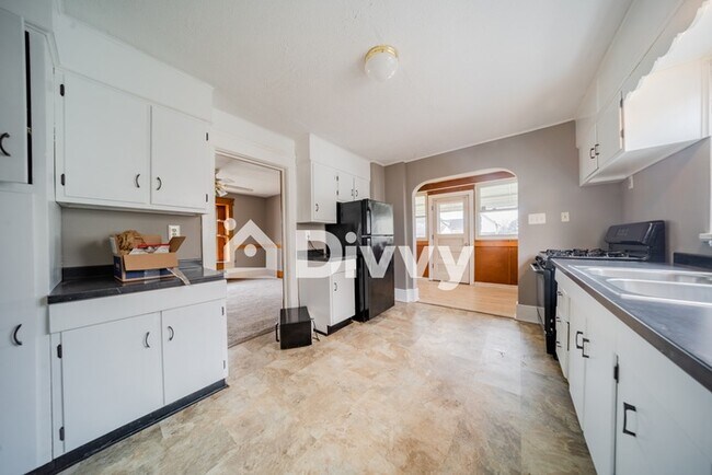 Building Photo - 2110 12th St SW, Akron, OH 44314