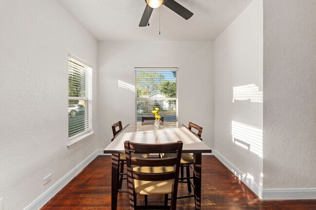 Building Photo - Beautifully Updated 3 bedroom, 2 bath!