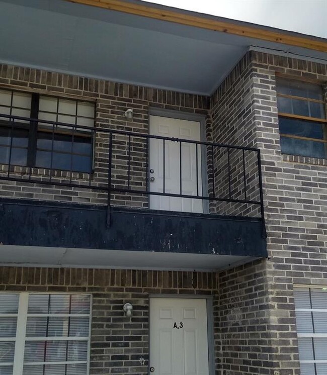 Foto del edificio - 305 S San Patricio St