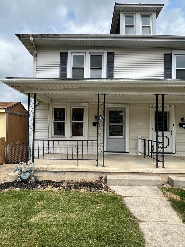 Building Photo - 1477 W Poplar Ter