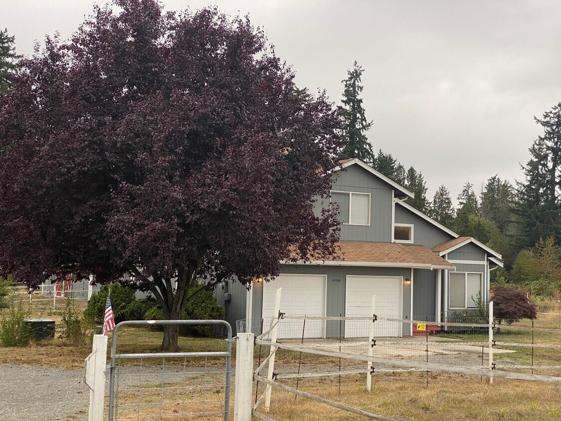 Foto principal - Wonderful 3 Bed, 2 Bath w/Optional 3 Acre ...