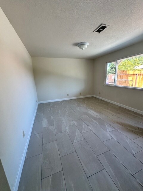 Foto del edificio - 1120 School St