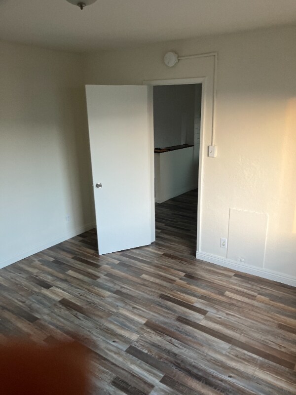 Foto del edificio - 1724 1/2-1724 1/2 W 45th St