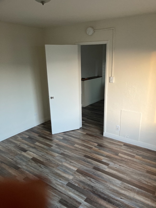 Photo - 1724 1/2-1724 1/2 W 45th St Apartment