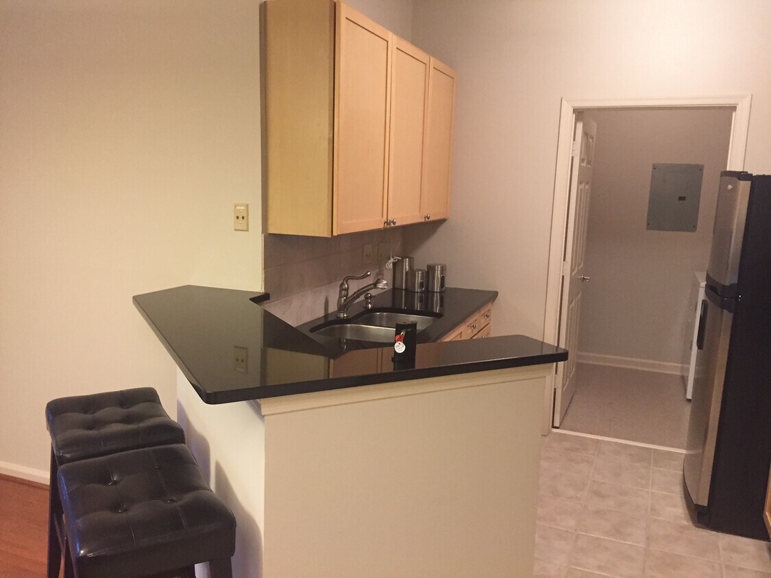 Primary Photo - 1250 Parkwood Cir SE
