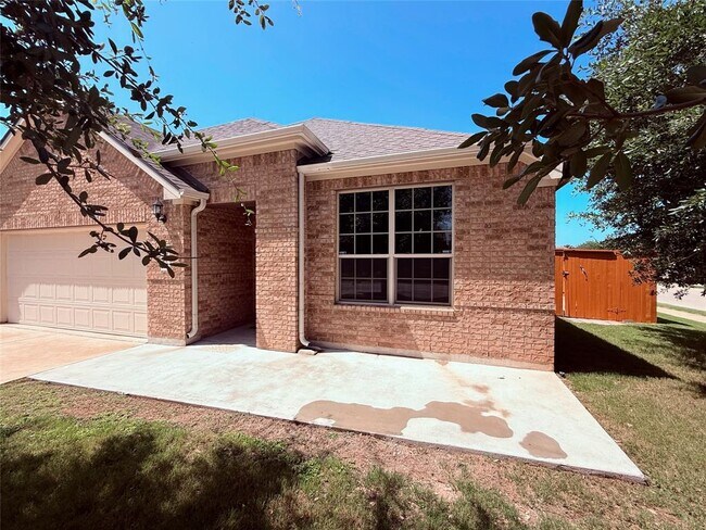Building Photo - 3500 Esperanza Dr