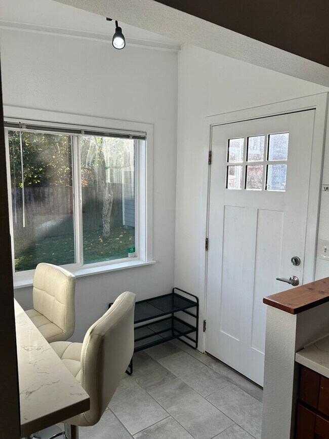 Foto del edificio - Updated 1 bed 1 bath home located in a des...
