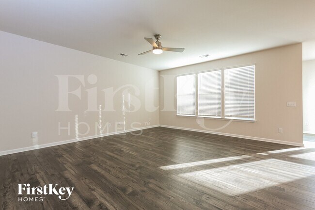 Foto del edificio - 558 Hillpark Ln