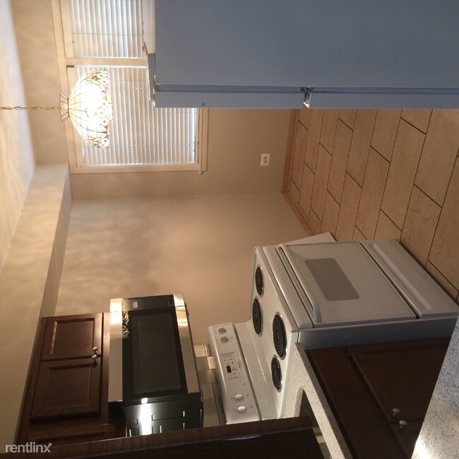 Building Photo - 1 br, 1 bath Condo - 3169 w 115th st