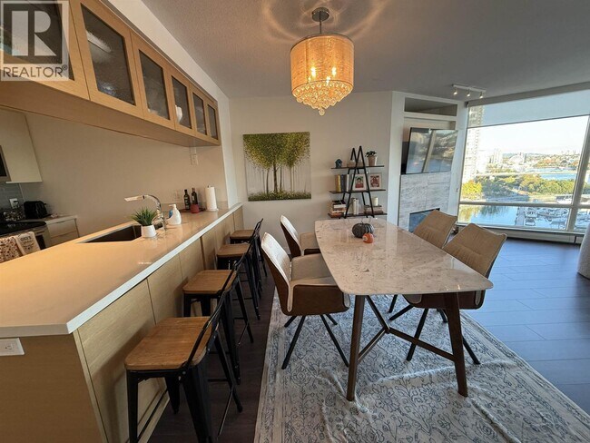 Building Photo - 1201 Marinaside Crescent