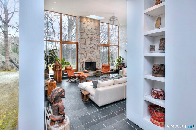 Foto del edificio - 112 Birch Hill Rd